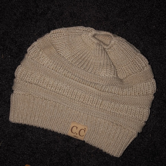 hat with hole in top